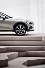 Volvo V60 T5 Cross Country 2018 года (WW)